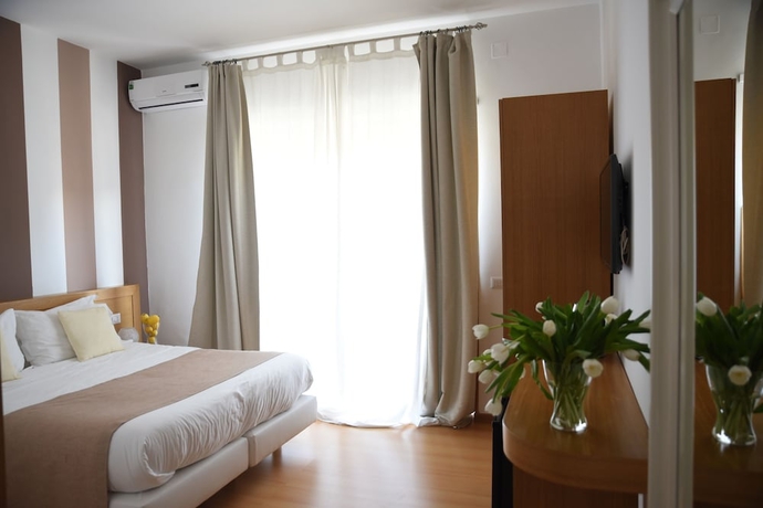 Imagen de la habitación del B&B The Night Guest House Sorrento. Foto 8