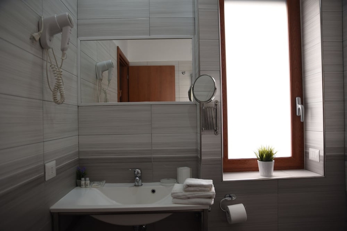 Imagen de la habitación del B&B The Night Guest House Sorrento. Foto 12