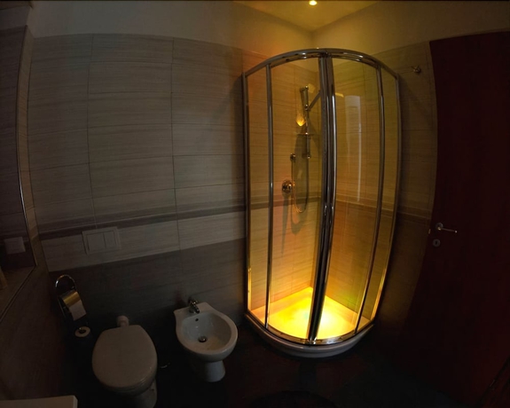 Imagen de la habitación del B&B The Night Guest House Sorrento. Foto 16