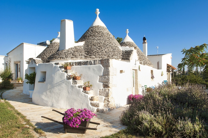 Imagen de los exteriores del B&B Trulli Terra Magica. Foto 11