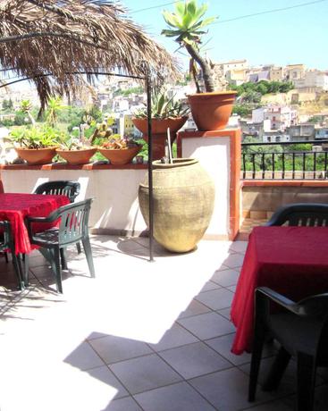 Imagen de los exteriores del B&B Villa Ambra, Noto. Foto 13