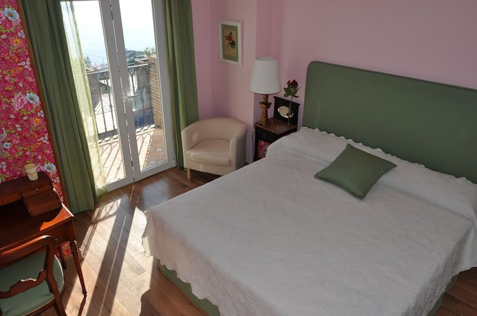 Imagen de la habitación del B&B Welcome Inn Nerja Guest House. Foto 2