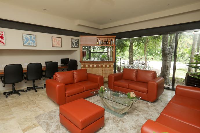 Imagen de los interiores del B&B Xaha Villas Suites and Golf Resort. Foto 14