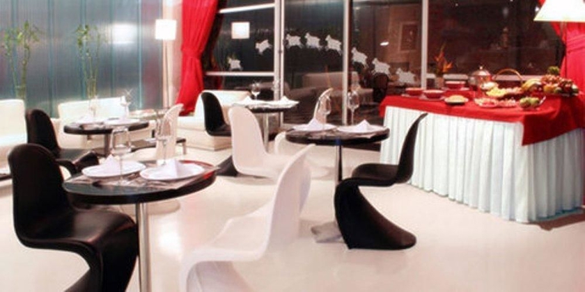 Imagen del bar/restaurante del Boutique 104 Art Suites. Foto 3