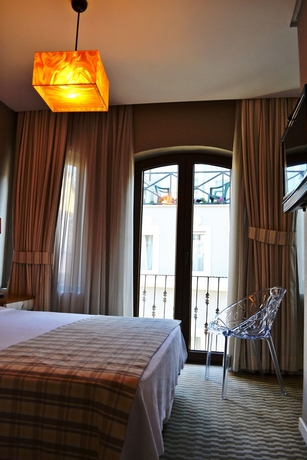 Imagen de la habitación del Boutique Alyon Suite Hotel. Foto 8