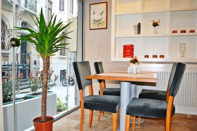 Imagen del bar/restaurante del Boutique Alyon Suite Hotel. Foto 5