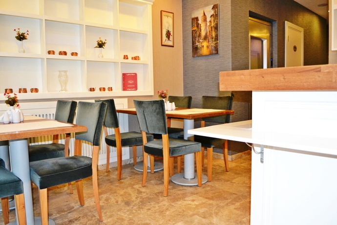 Imagen del bar/restaurante del Boutique Alyon Suite Hotel. Foto 7