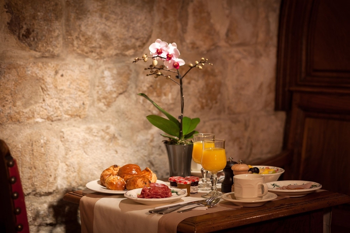 Imagen del bar/restaurante del Boutique Amarante Beau Manoir. Foto 3