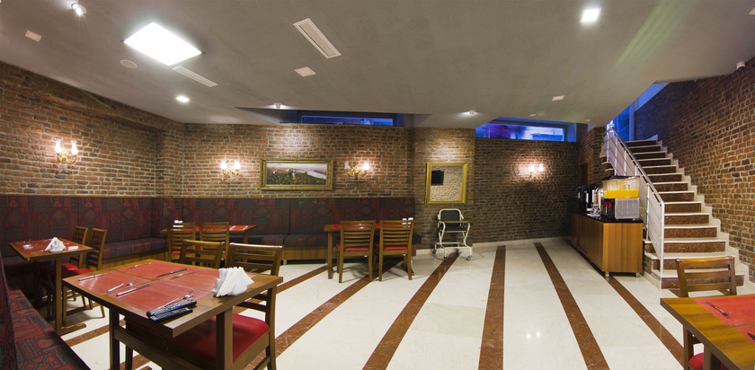 Imagen del bar/restaurante del Boutique Aprilis. Foto 2