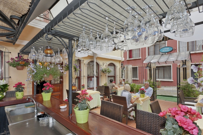 Imagen del bar/restaurante del Boutique Arena Hotel - Special Class. Foto 4