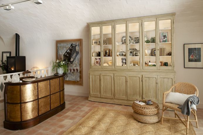 Imagen de los interiores del Boutique Arkh&eacute; Boutique de Pals. Foto 14