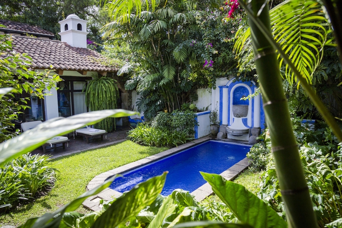 Imagen de la piscina del Boutique Casa Encantada By Porta Hotels. Foto 13