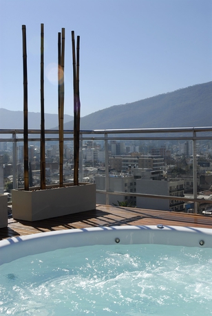 Imagen de los exteriores del Boutique Design Suites Salta. Foto 8