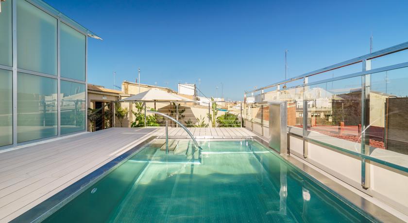 Imagen de la piscina del Boutique Hotel The Valentia Cabillers. Foto 14