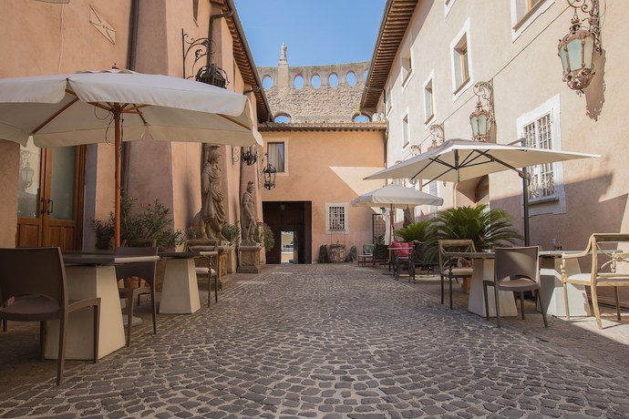 Imagen de los exteriores del Boutique Il Monastero Collection. Foto 11