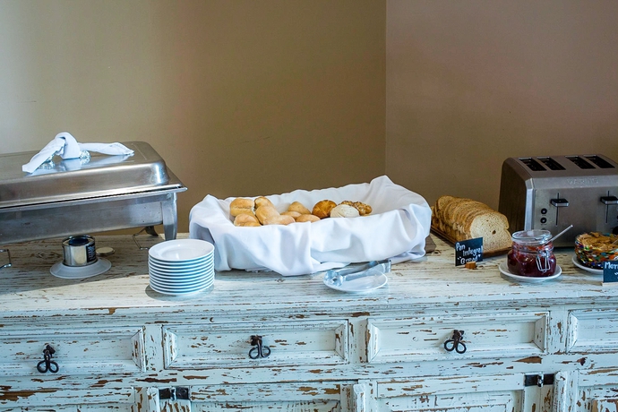 Imagen del bar/restaurante del Boutique Illusion Hotel By Bfh. Foto 2