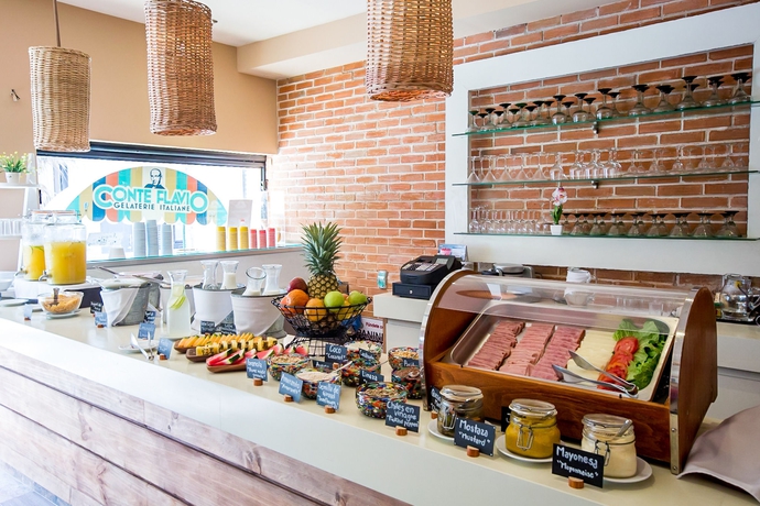 Imagen del bar/restaurante del Boutique Illusion Hotel By Bfh. Foto 6