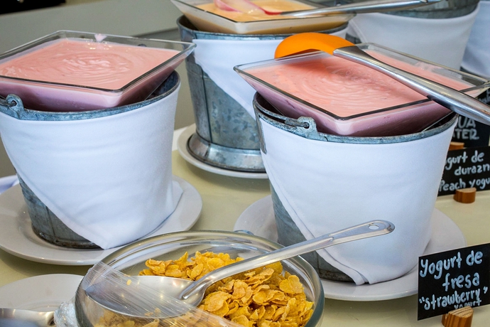 Imagen del bar/restaurante del Boutique Illusion Hotel By Bfh. Foto 8