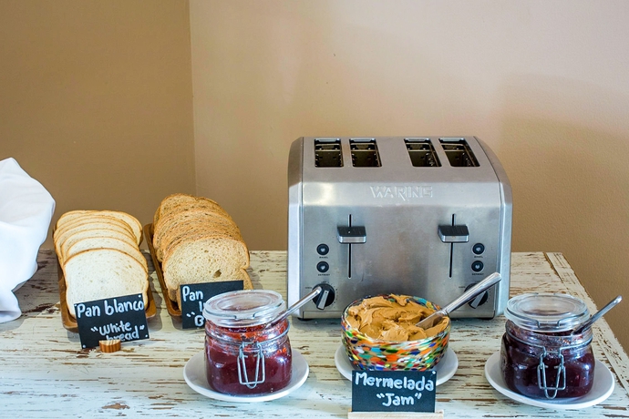 Imagen del bar/restaurante del Boutique Illusion Hotel By Bfh. Foto 11