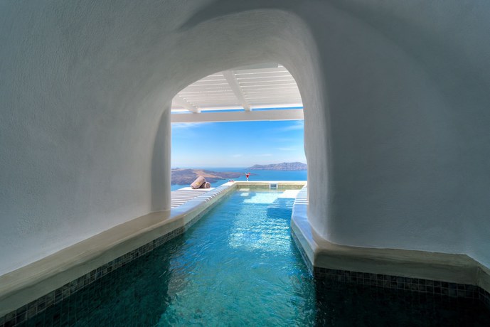 Imagen de la piscina del Boutique Iriana Suites. Foto 17