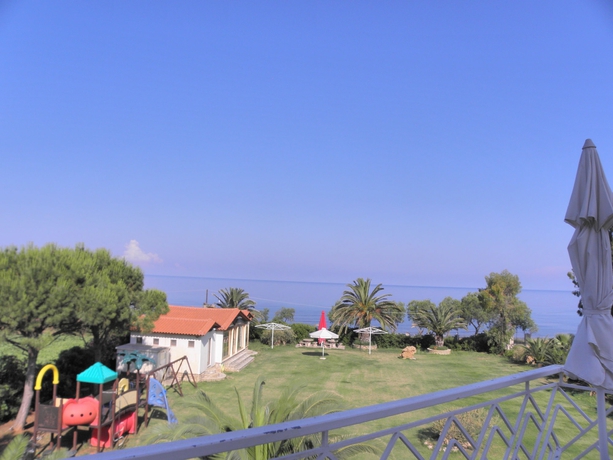 Imagen de los exteriores del Boutique Irida Resort Suites. Foto 15