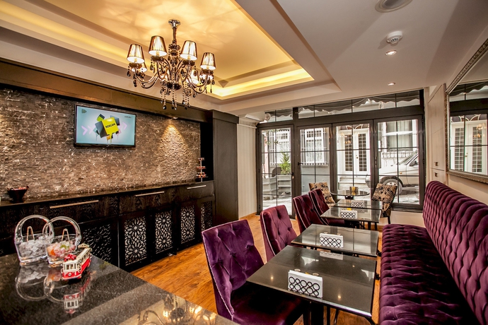 Imagen del bar/restaurante del Boutique Lucis Est In Pera. Foto 7