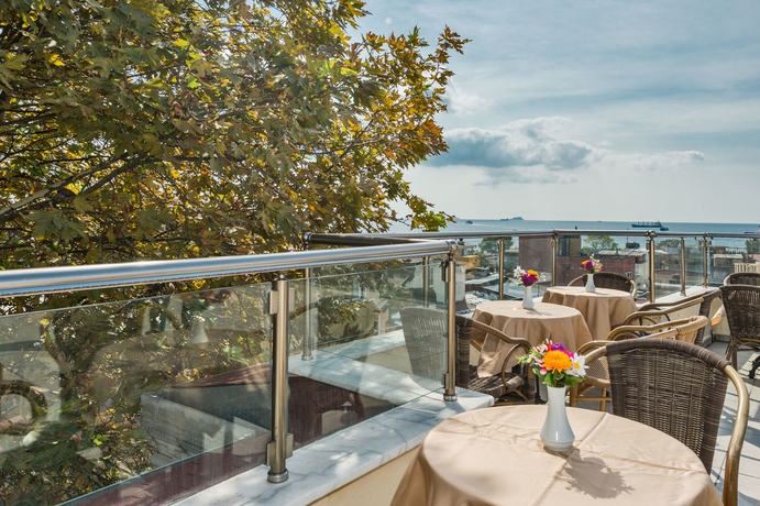 Imagen de los exteriores del Boutique May. Foto 13