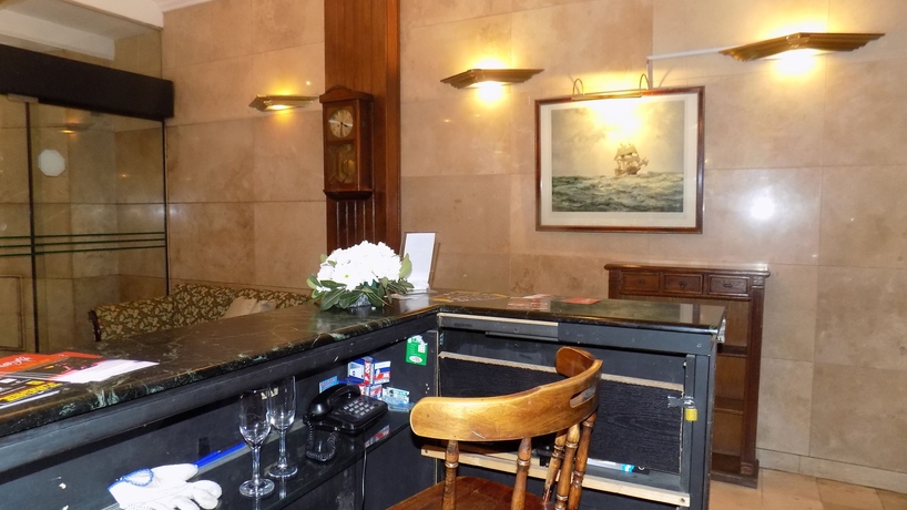 Imagen del bar/restaurante del Boutique Mayflower Suites. Foto 2