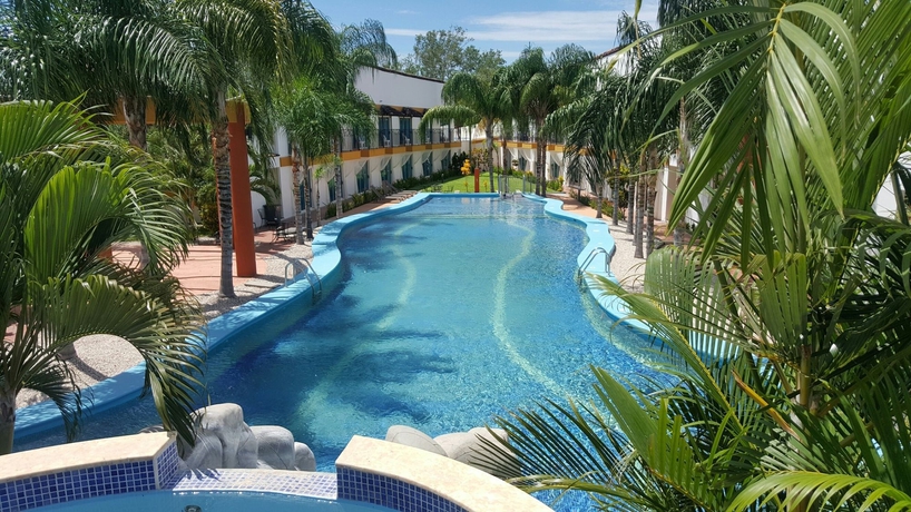 Imagen de la piscina del Boutique Mediterraneus. Foto 10
