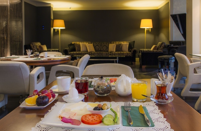 Imagen del bar/restaurante del Boutique Mega Residence Hotel. Foto 2