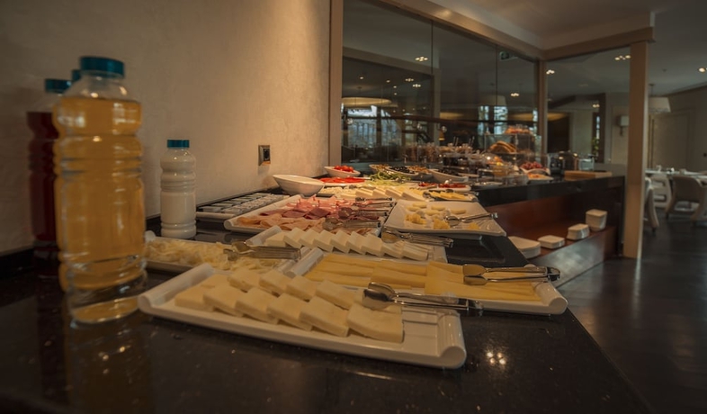 Imagen del bar/restaurante del Boutique Mega Residence Hotel. Foto 5