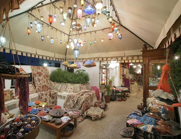 Imagen de los interiores del Boutique Melenos Art Boutique. Foto 9