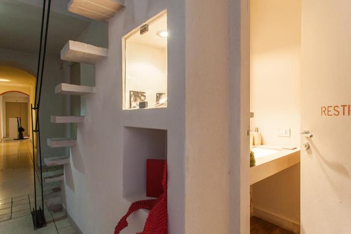 Imagen de los interiores del Boutique Mical&ograve; Artrooms. Foto 11