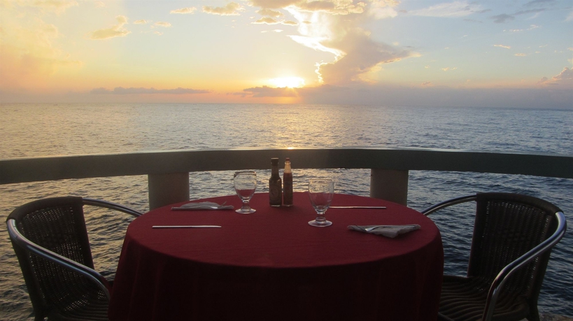 Imagen del bar/restaurante del Boutique Negril Escape Resort and Spa. Foto 8