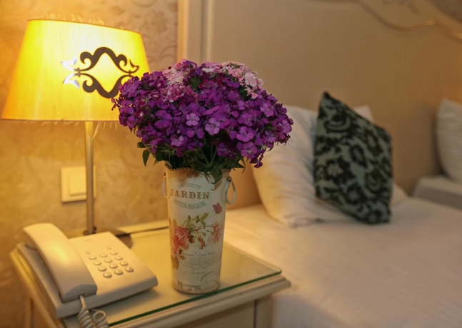 Imagen de la habitación del Boutique Raymond Hotel. Foto 12