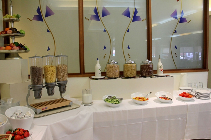 Imagen del bar/restaurante del Boutique Roxon Sea Sand Bat Yam. Foto 3