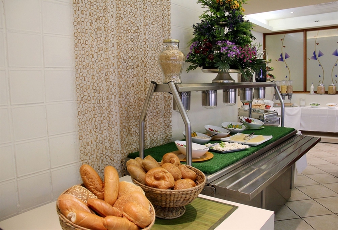 Imagen del bar/restaurante del Boutique Roxon Sea Sand Bat Yam. Foto 4