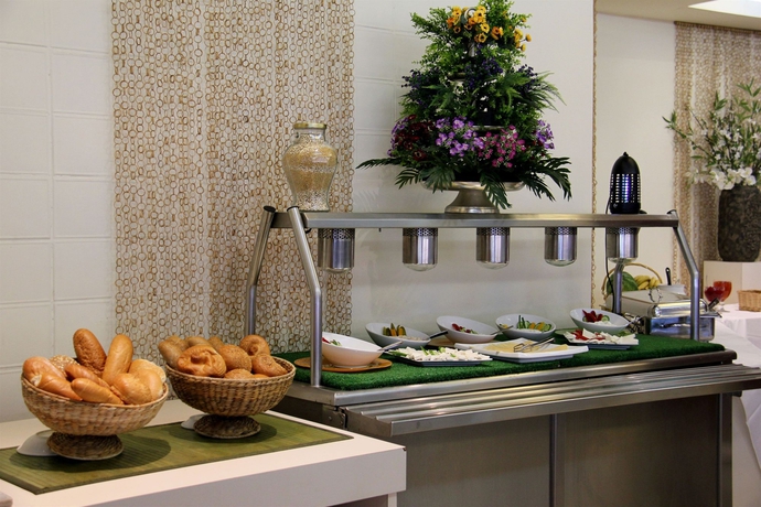 Imagen del bar/restaurante del Boutique Roxon Sea Sand Bat Yam. Foto 5