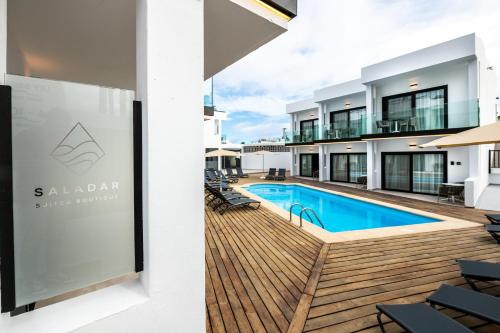 Imagen de la piscina del Boutique Saladar Suites. Foto 17