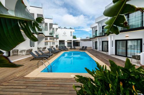 Imagen de la piscina del Boutique Saladar Suites. Foto 18