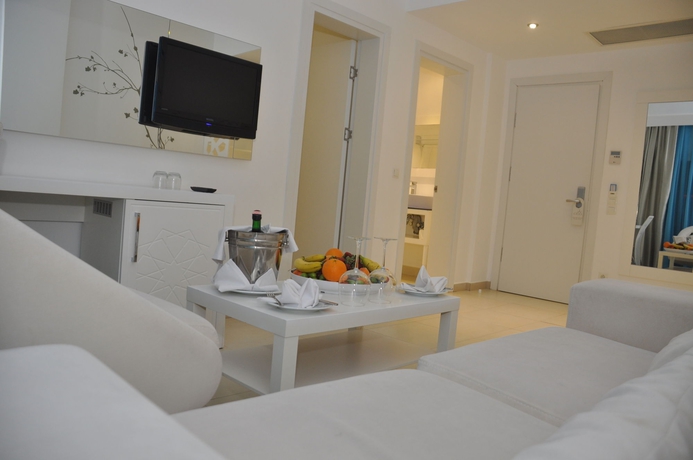 Imagen de los interiores del Boutique The Luvi Hotel – All Inclusive. Foto 15