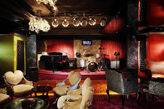 Imagen del bar/restaurante del Boutique The Luxe Manor. Foto 2