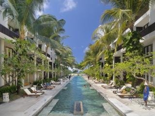 Imagen de la piscina del Boutique The Oasis Beach. Foto 8