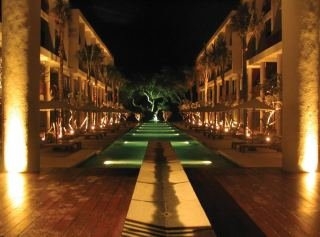 Imagen de la piscina del Boutique The Oasis Beach. Foto 9