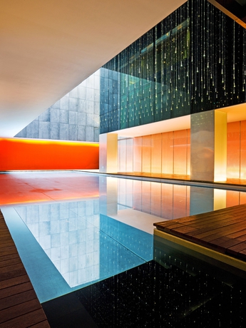 Imagen de la piscina del Boutique The Opposite House. Foto 16