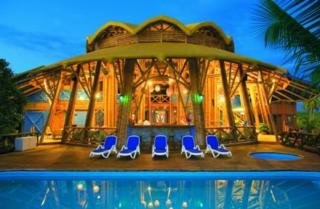 Imagen de la piscina del Boutique Timarai Bambu Resort. Foto 4
