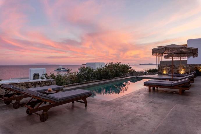 Imagen de la piscina del Boutique Trinity Mykonos. Foto 12