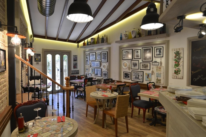 Imagen del bar/restaurante del Boutique Tuvana Hotel - Special Class. Foto 4