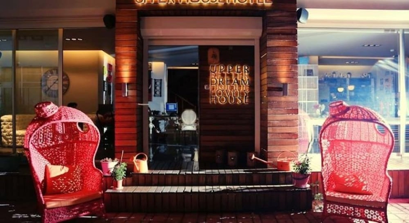 Imagen del bar/restaurante del Boutique Upper House Hotel. Foto 3