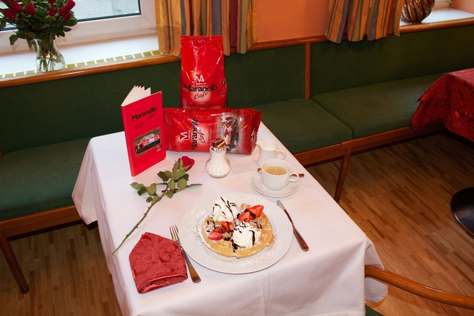 Imagen del bar/restaurante del Boutique Vier Jahreszeiten, Salzburgo. Foto 2